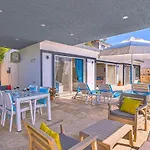 Uezuemlue 2 Bedroom Secluded With Private Pool Hot Tub