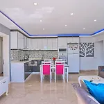 Uezuemlue 2 Bedroom Secluded With Private Pool Hot Tub וילה *