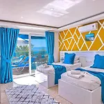 Uezuemlue 2 Bedroom Secluded With Private Pool Hot Tub וילה *