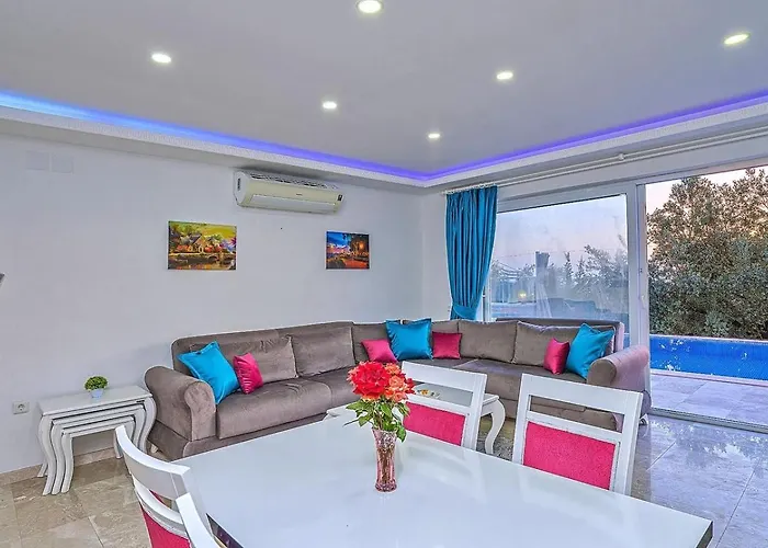 Uezuemlue 2 Bedroom Secluded With Private Pool Hot Tub Villa