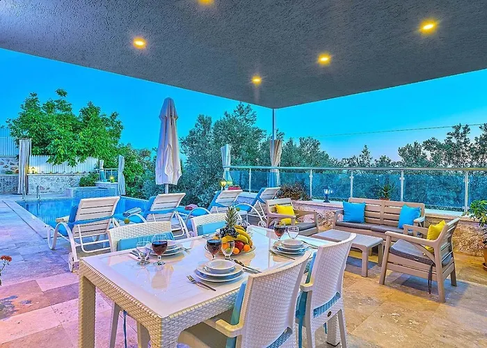 Uezuemlue 2 Bedroom Secluded With Private Pool Hot Tub Villa