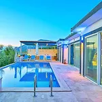 Uezuemlue 2 Bedroom Secluded With Private Pool Hot Tub Kalkan