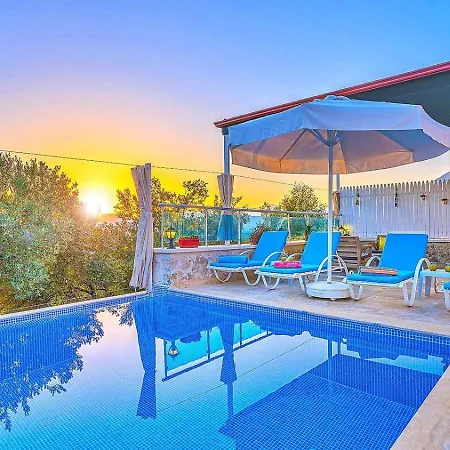 Uezuemlue 2 Bedroom Secluded With Private Pool Hot Tub فيلة