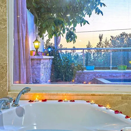 Uezuemlue 2 Bedroom Secluded With Private Pool Hot Tub فيلة *