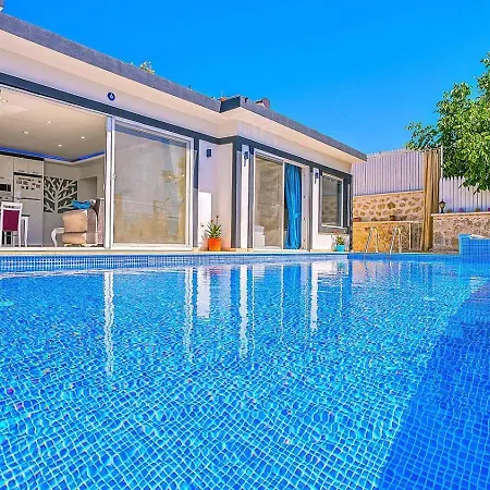 فيلة Uezuemlue 2 Bedroom Secluded With Private Pool Hot Tub