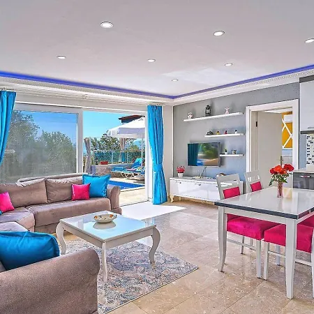 فيلة Uezuemlue 2 Bedroom Secluded With Private Pool Hot Tub