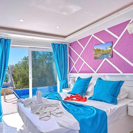 Uezuemlue 2 Bedroom Secluded With Private Pool Hot Tub فيلة