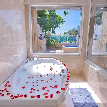 فيلة Uezuemlue 2 Bedroom Secluded With Private Pool Hot Tub كالكان