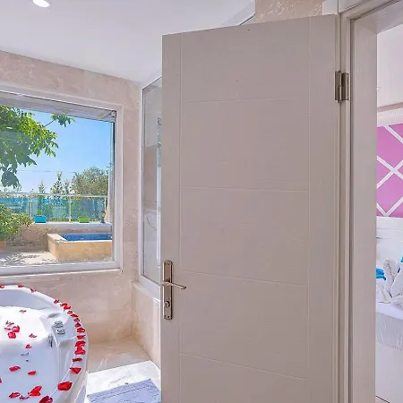 Uezuemlue 2 Bedroom Secluded With Private Pool Hot Tub *