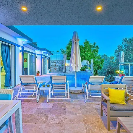 Uezuemlue 2 Bedroom Secluded With Private Pool Hot Tub فيلة