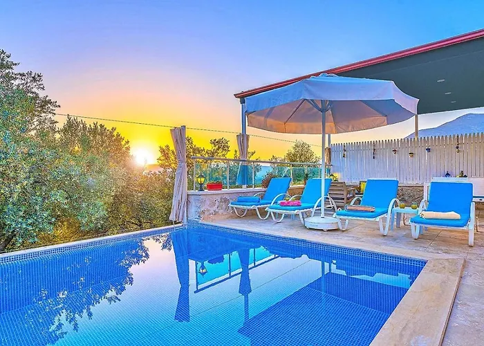 Uezuemlue 2 Bedroom Secluded With Private Pool Hot Tub فيلة