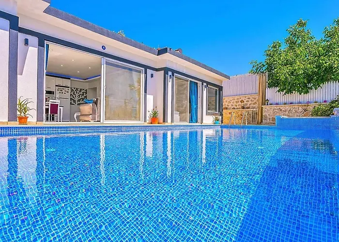 فيلة Uezuemlue 2 Bedroom Secluded With Private Pool Hot Tub