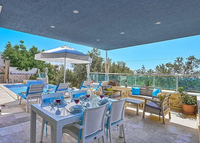 Uezuemlue 2 Bedroom Secluded With Private Pool Hot Tub فيلة كالكان