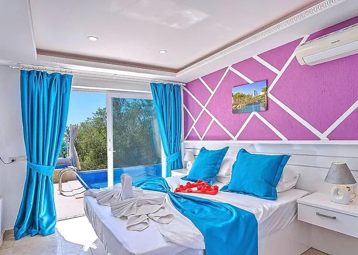 Uezuemlue 2 Bedroom Secluded With Private Pool Hot Tub فيلة