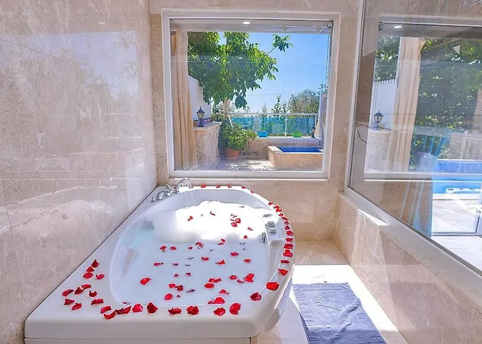 فيلة Uezuemlue 2 Bedroom Secluded With Private Pool Hot Tub كالكان