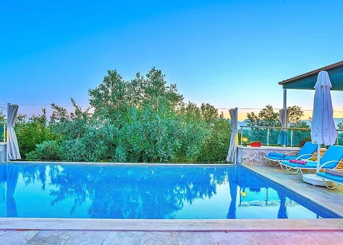 Uezuemlue 2 Bedroom Secluded With Private Pool Hot Tub فيلة كالكان