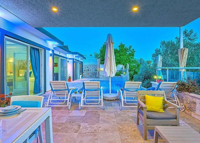 Uezuemlue 2 Bedroom Secluded With Private Pool Hot Tub فيلة