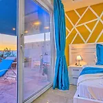 Uezuemlue 2 Bedroom Secluded With Private Pool Hot Tub فيلة