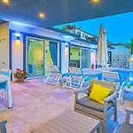 فيلة Uezuemlue 2 Bedroom Secluded With Private Pool Hot Tub كالكان