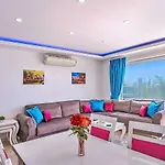 فيلة Uezuemlue 2 Bedroom Secluded With Private Pool Hot Tub