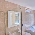 Uezuemlue 2 Bedroom Secluded With Private Pool Hot Tub