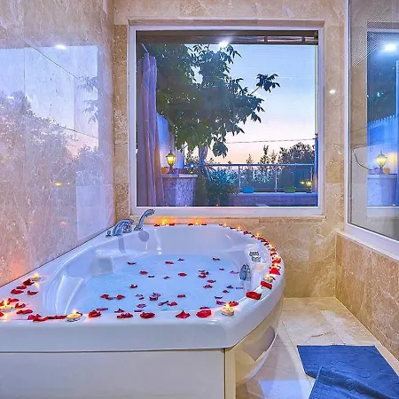 فيلة Uezuemlue 2 Bedroom Secluded With Private Pool Hot Tub *