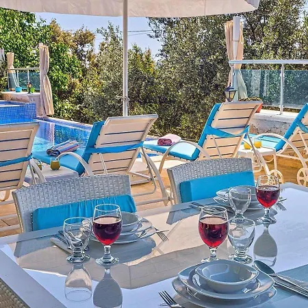 Uezuemlue 2 Bedroom Secluded With Private Pool Hot Tub Villa *