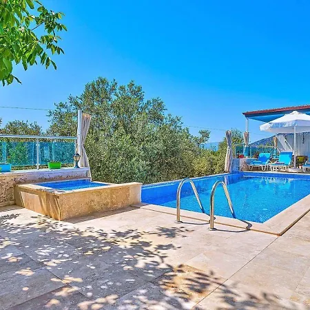 Villa Uezuemlue 2 Bedroom Secluded With Private Pool Hot Tub *