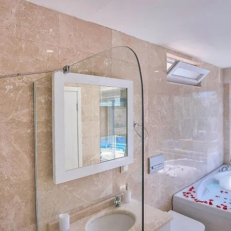 Uezuemlue 2 Bedroom Secluded With Private Pool Hot Tub