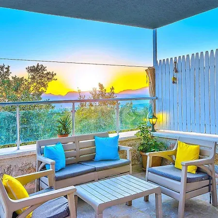 Uezuemlue 2 Bedroom Secluded With Private Pool Hot Tub